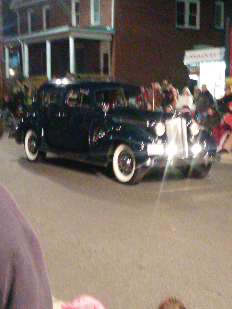 Illustration for article titled Halloween Parade Car Show Photodump